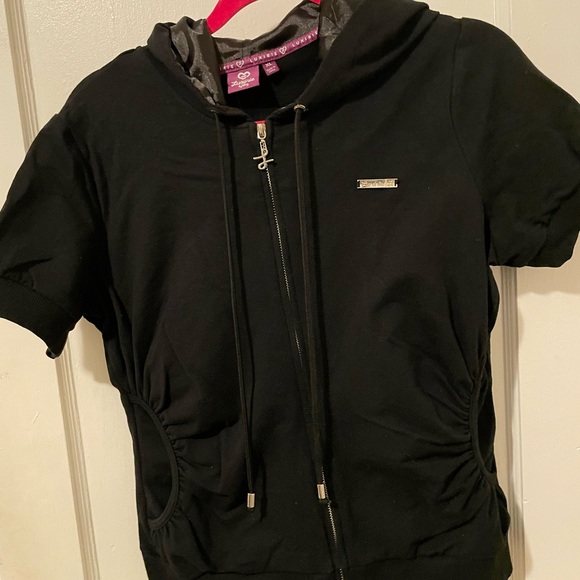 Back short sleeve sweatshirt, rhinestone back , no tag nut never worn. - Picture 2 of 2